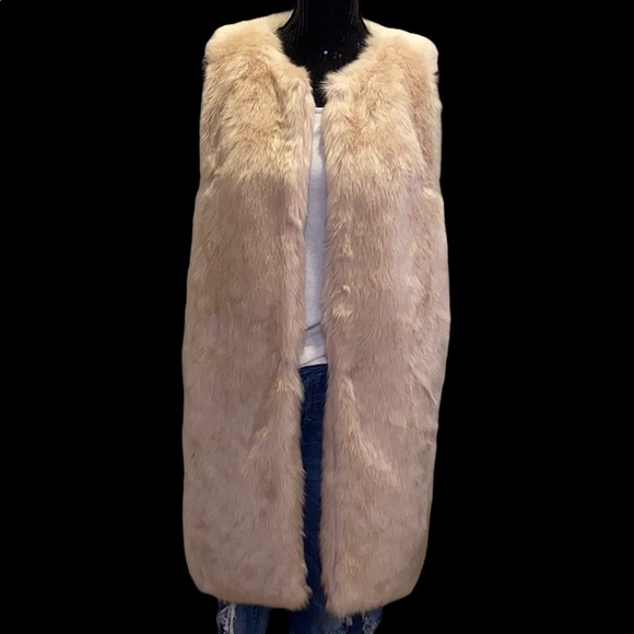 Forever 21 Jackets & Blazers - FOREVER 21  Longline Faux Fur Vest small